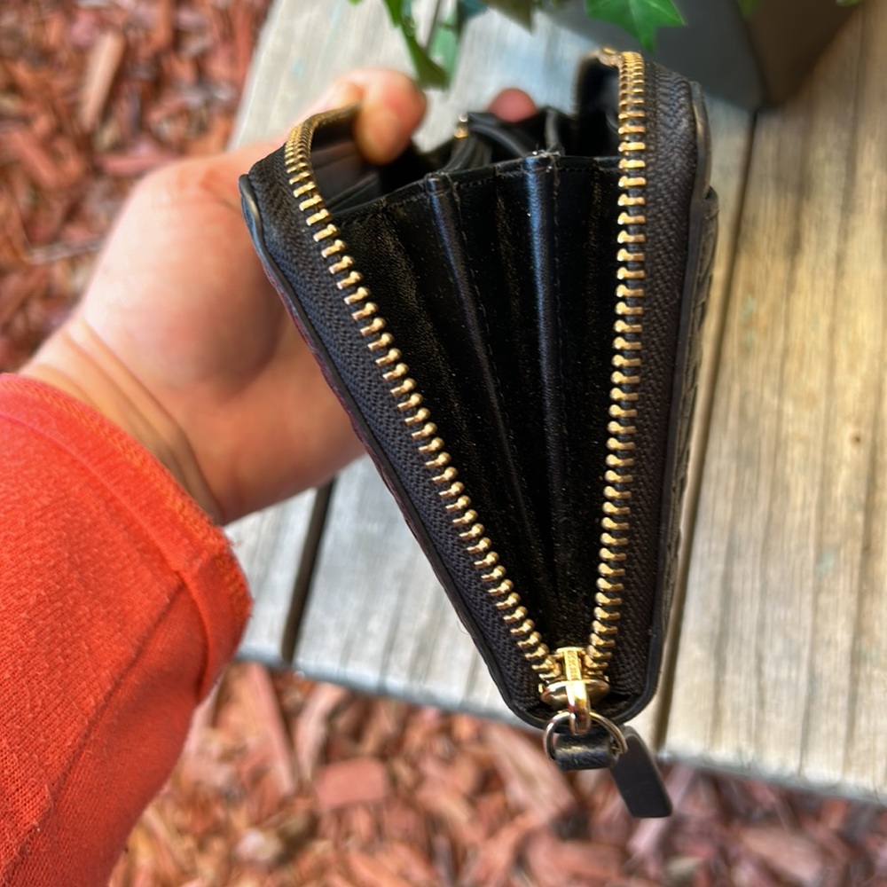 KATE SPADE ♠️ Penn Place Embossed Black Leather Zip Around Wallet - Picture 10 of 12